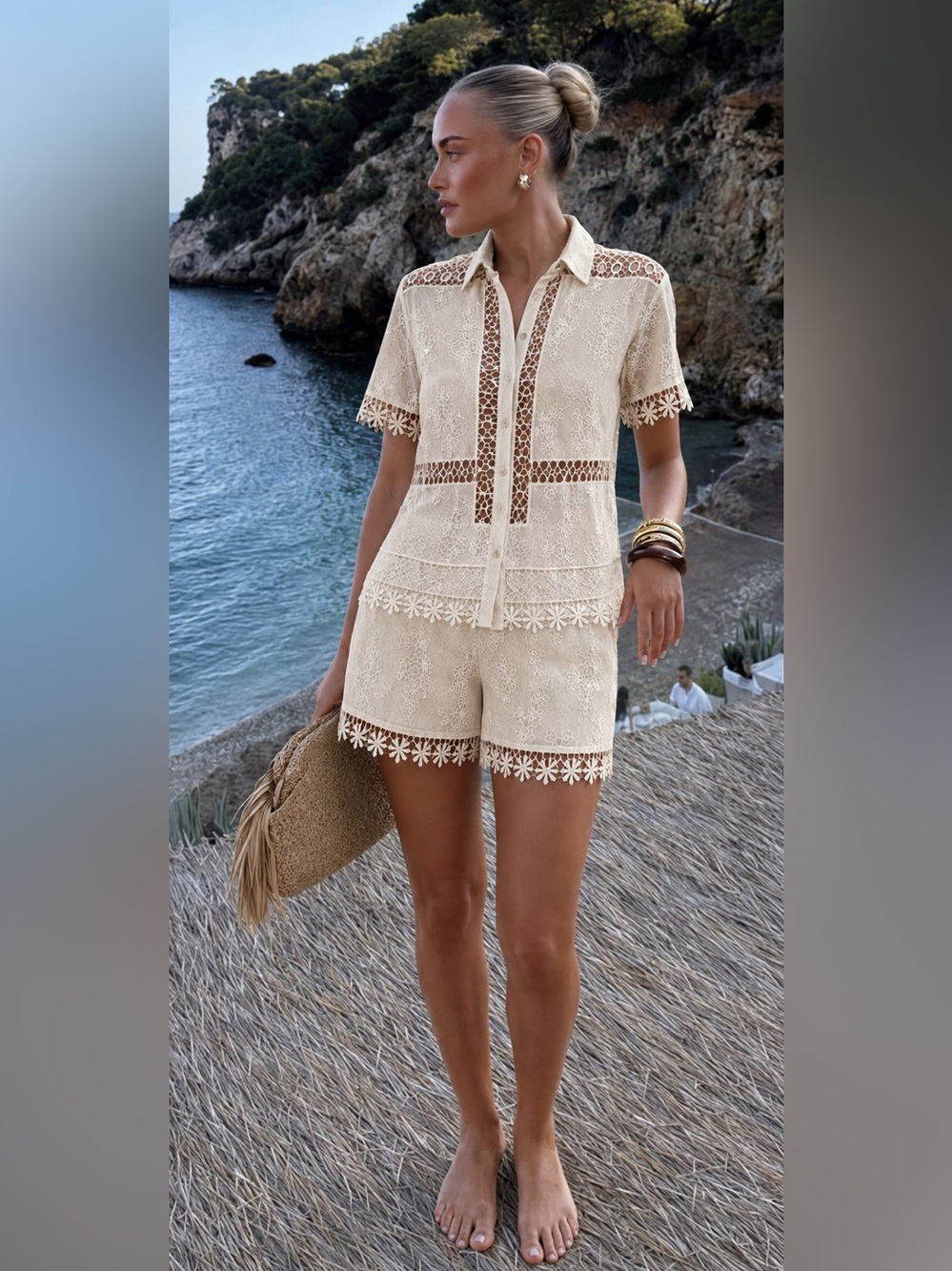 NEW  ZARA CROCHET EMBROIDERY CUT OUT LUXURY BLOUSE SIZE XS
🚨NO DISCOUNT